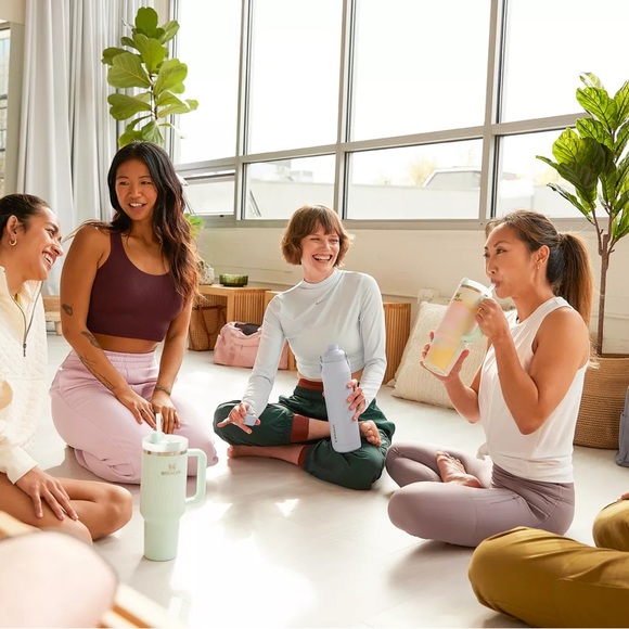 🎉LAST PIECE🎉 Stanley 30 oz. Quencher H2.0 FlowState Tumbler Warm Serene - Picture 14 of 14